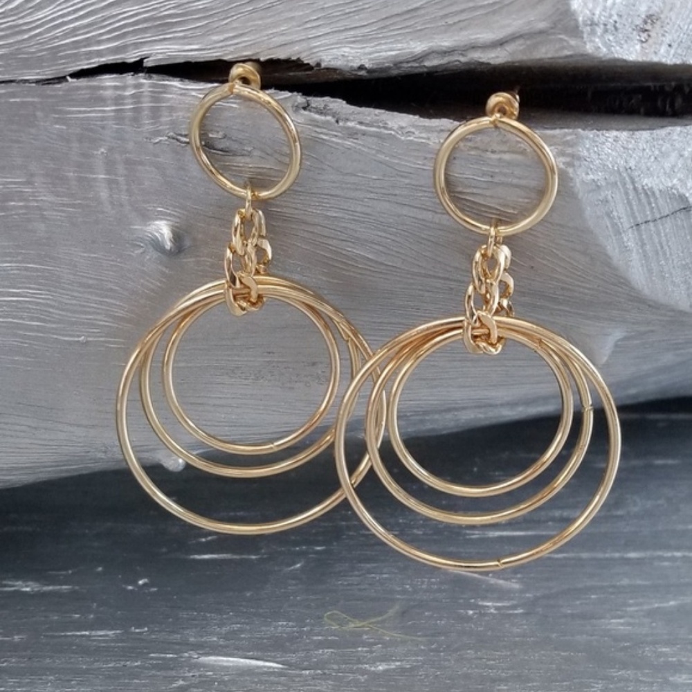 Dangling Earrings - Picture 2 of 3